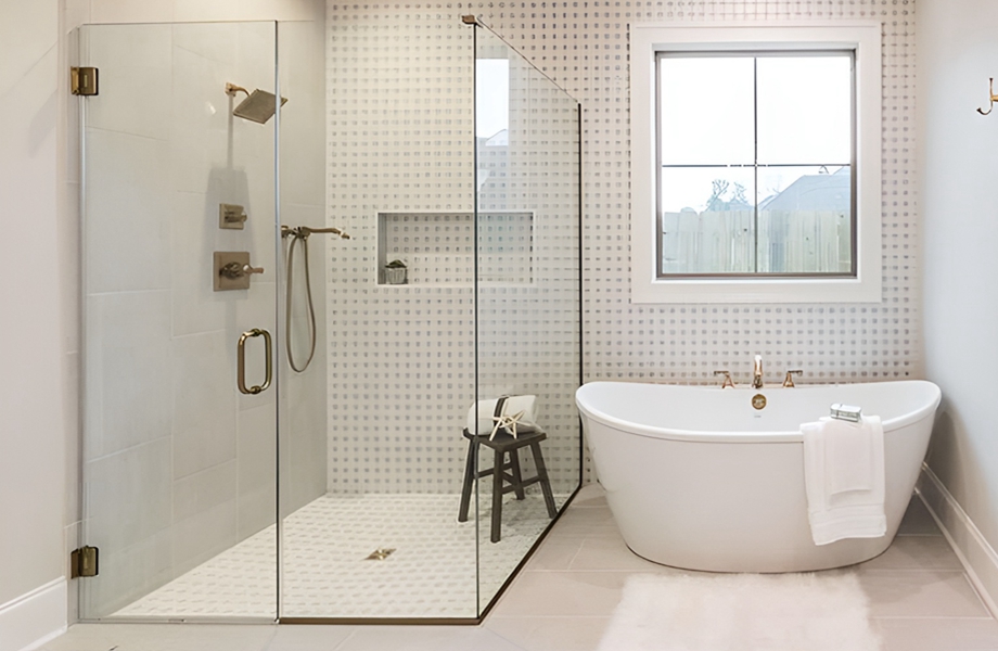 What Are The Advantages Of Glass Partitions In The Bathroom?