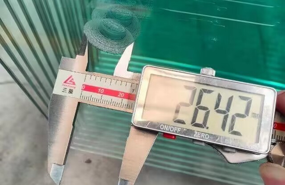 Measurement of installation holes for tennis court glass