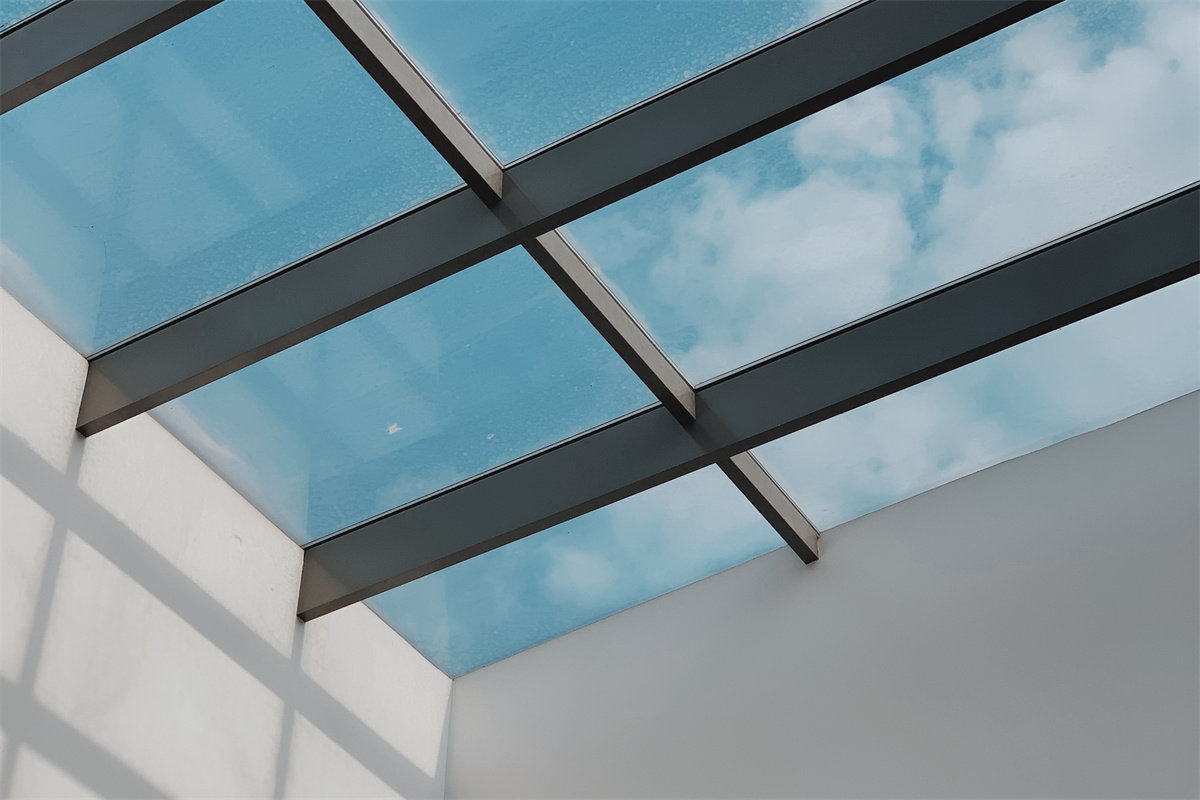 Windows to the Sky: Laminated Insulated Glass in Modern Skylights