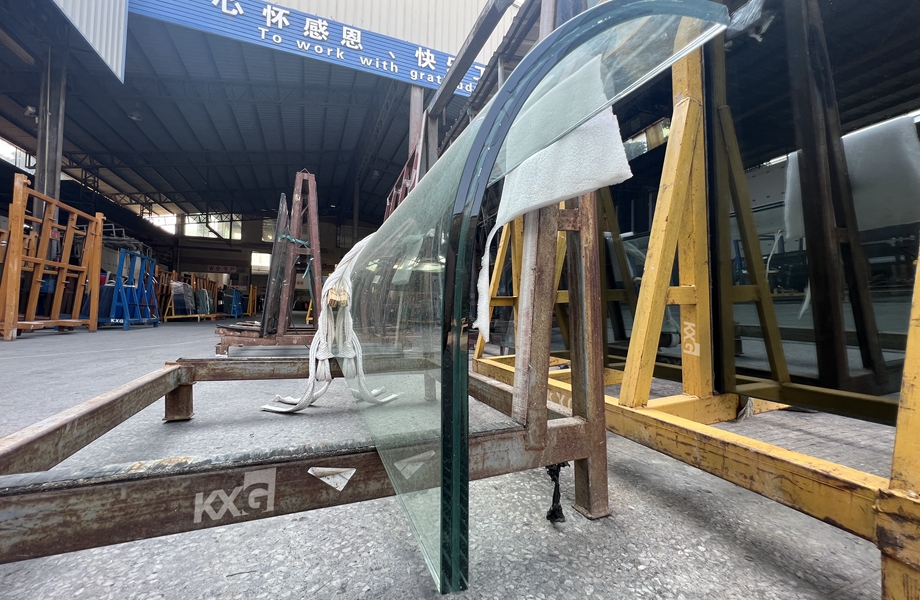curved_laminated_glass.jpg