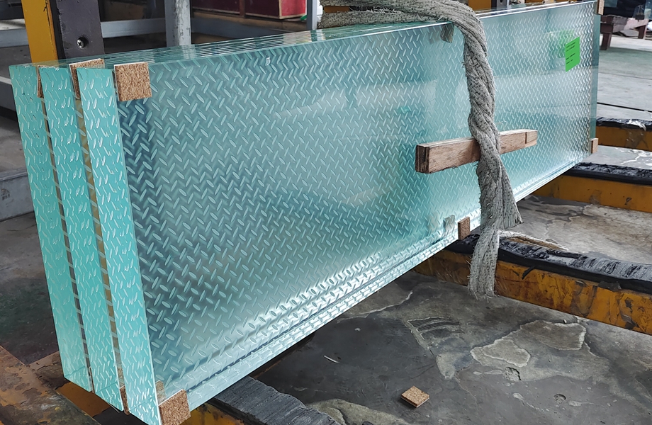 ultra clear anti slip laminated glass treads supplier