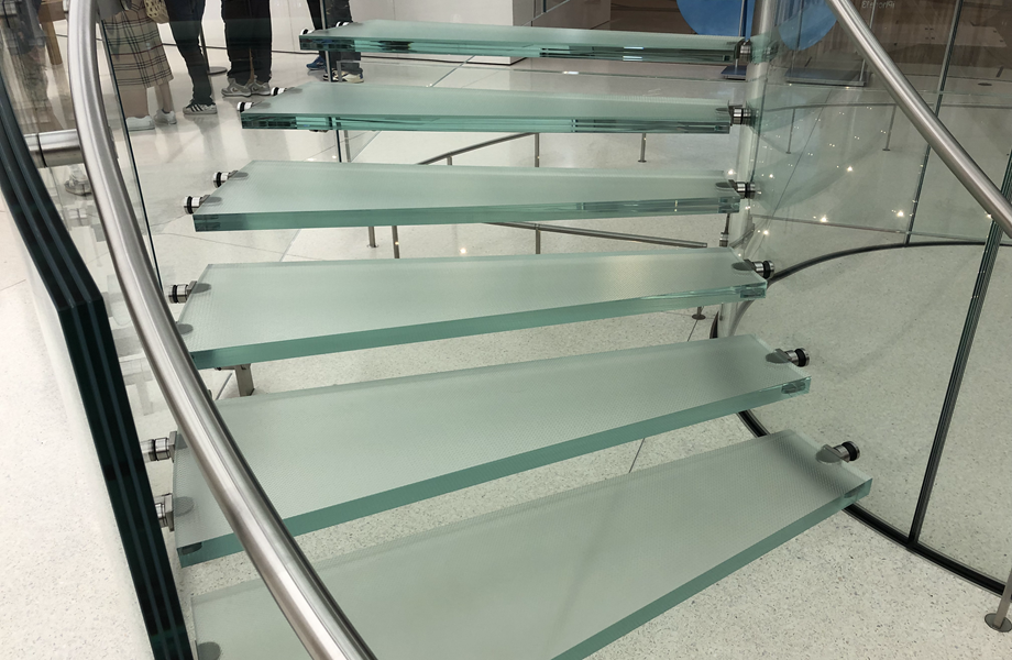 anti slip laminated safety glass stair steps