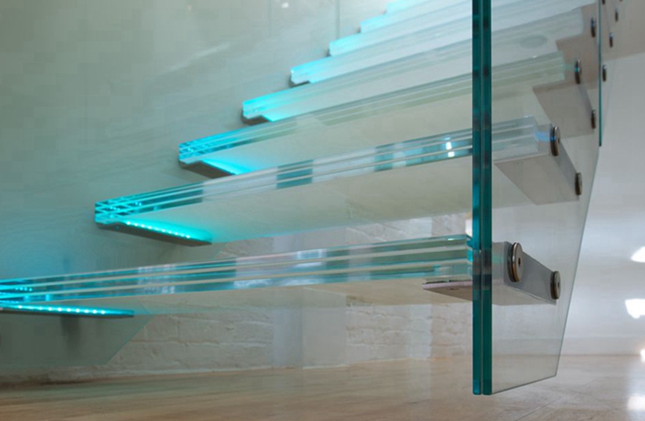 low iron antislip-laminated glass steps